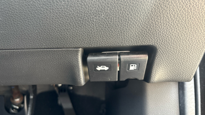 Nissan Qashqai 1.2 DiG-T N-Connecta 5dr Petrol Hatchback